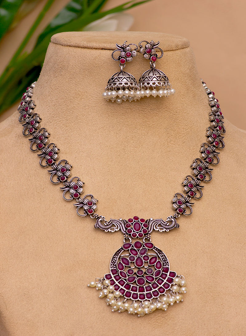 Priyadarshini Necklace Set