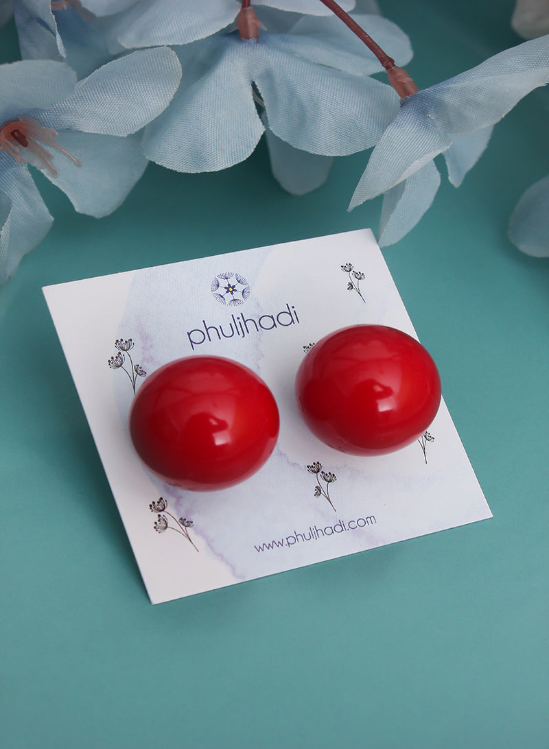 Medium Pearl Stud