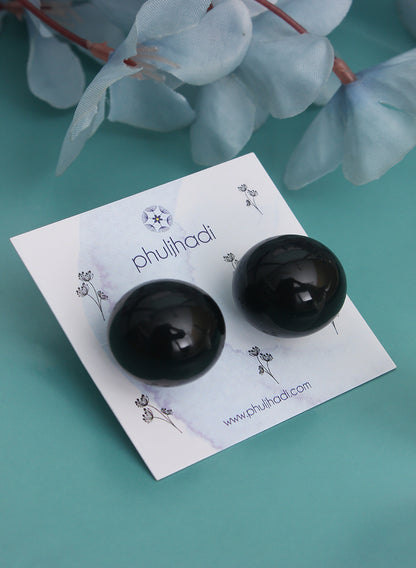 Medium Pearl Stud
