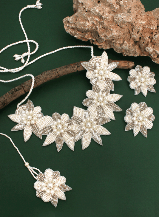 White Meera Handmade Set with maangtika