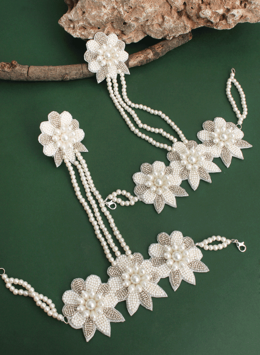 White Meera Haathphool