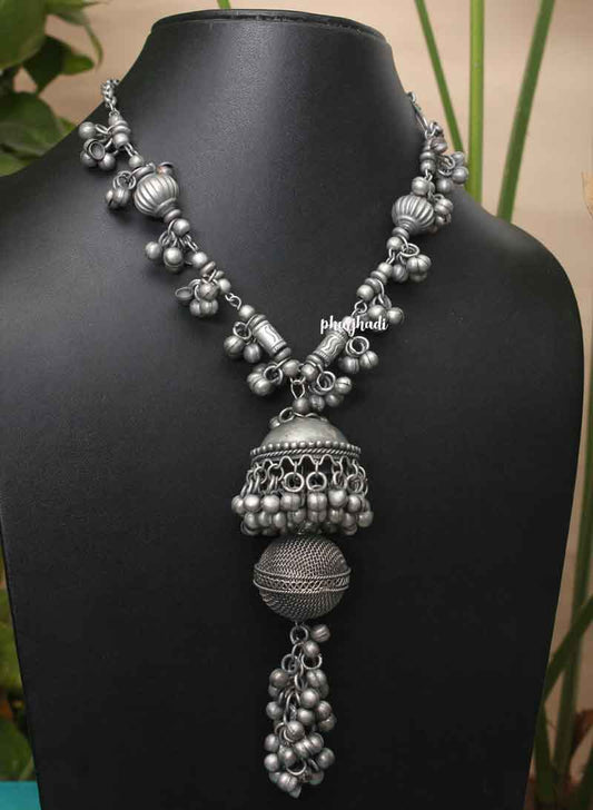 aarunya silver necklace