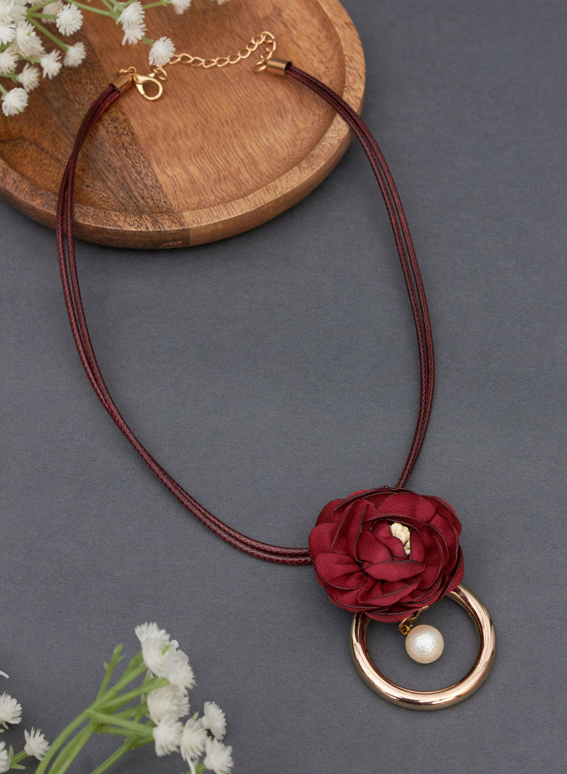 Lavita floral necklace