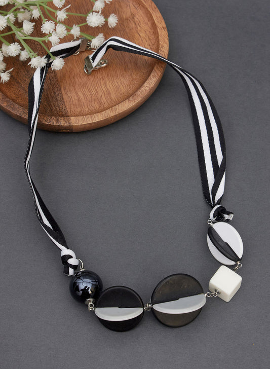 Eirini bead necklace