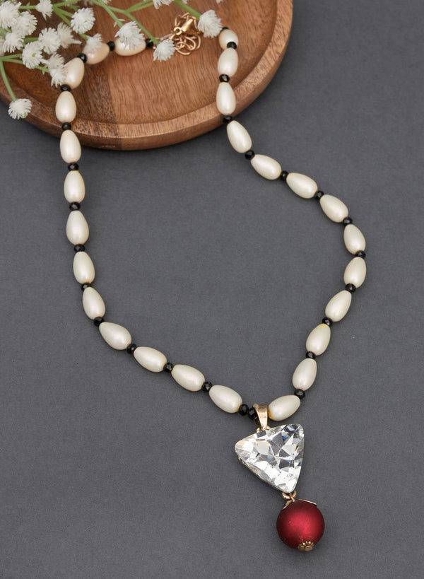 Lyra pendant necklace